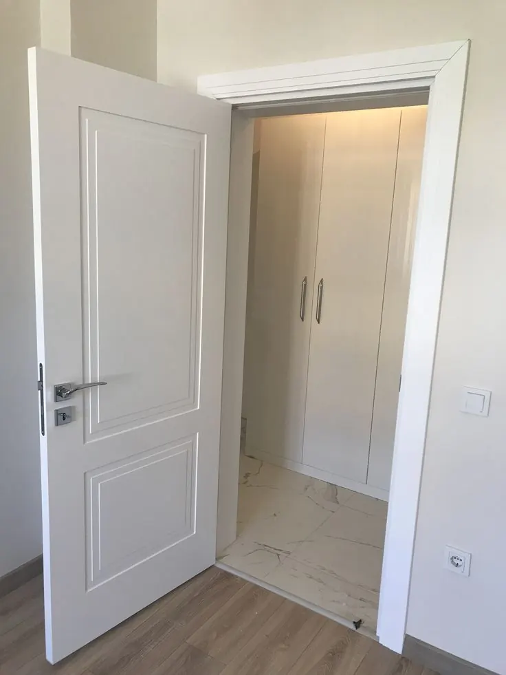 Trabajo realizado por Karpintec: puertas lacadas en blanco